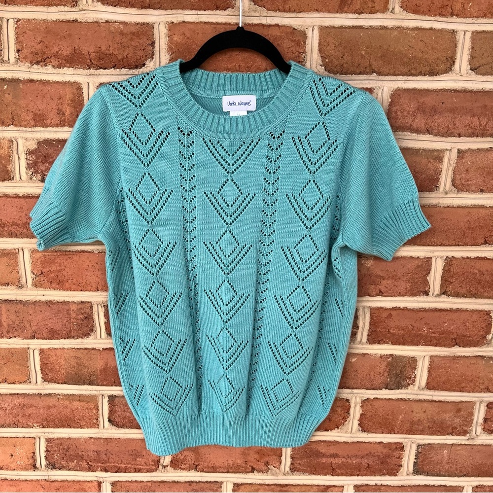 Vintage short sleeve sweater with open crochet design size: medium